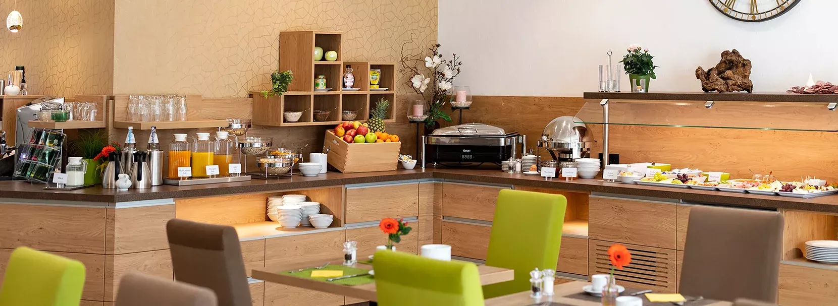 Moderner Frühstücksraum im Landhotel Behre